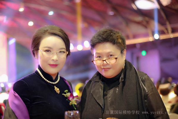 恭祝第三屆中國(guó)服裝產(chǎn)業(yè)公益年會(huì)圓滿成功